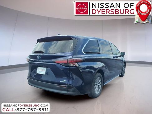 Used 2022 Toyota Sienna LE FWD image 3