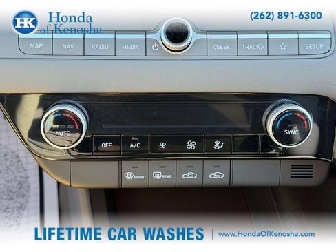 Used 2024 Hyundai Elantra Blue image 17