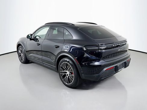 Certified 2025 Porsche Macan 4S Electric AWD/4WD image 3