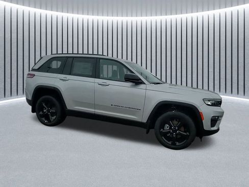 New 2025 Jeep Grand Cherokee Limited w/ Black Appearance Package image 4