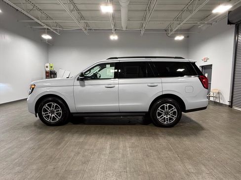 New 2026 Ford Expedition Active image 7