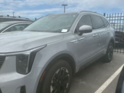 Used 2024 Kia Sorento S w/ Panoramic Sunroof Package image 4