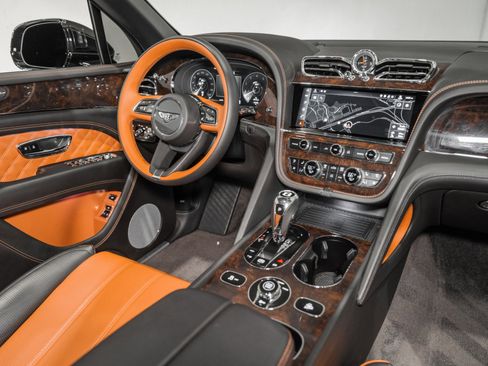Used 2022 Bentley Bentayga AWD/4WD image 29