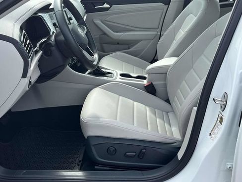 Used 2024 Volkswagen Jetta SE w/ Panoramic Sunroof Package FWD image 13