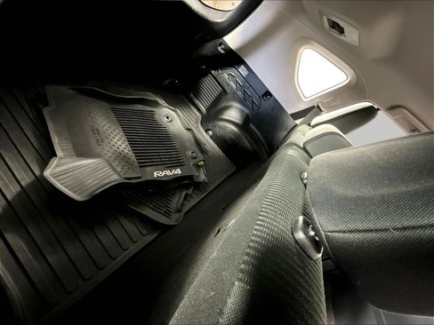 Used 2018 Toyota RAV4 LE w/ All Weather Liner Package FWD image 26