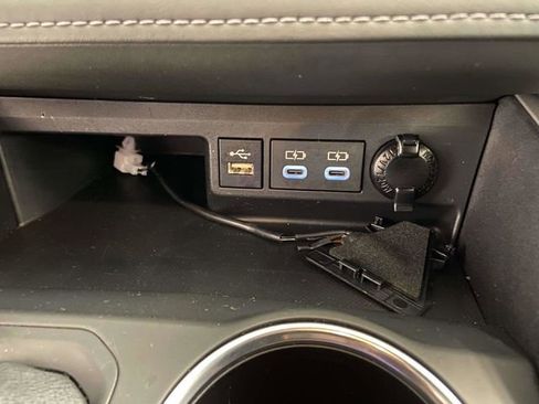 Used 2024 Toyota Highlander LE image 18