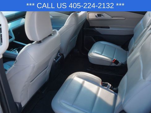 Used 2025 Ford Explorer Active w/ Active Comfort Package RWD image 30