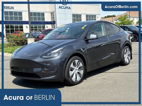 Used 2024 Tesla Model Y Long Range AWD/4WD image 1