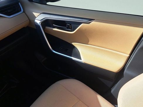 Certified 2025 Toyota RAV4 LE FWD image 13