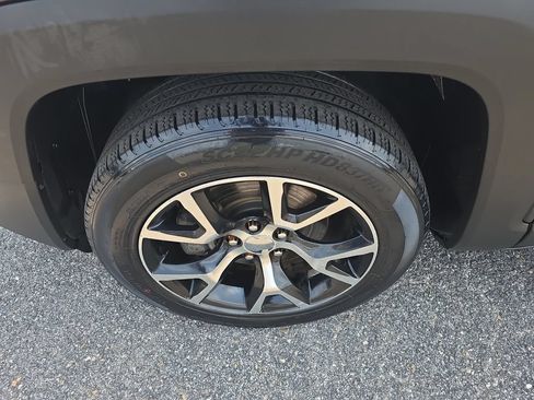 Used 2018 Jeep Renegade Latitude FWD image 9