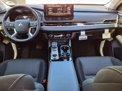 New 2026 Mitsubishi Outlander ES image 11