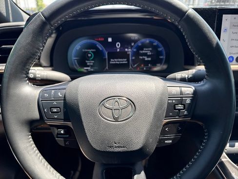 Used 2024 Toyota Crown AWD/4WD image 14