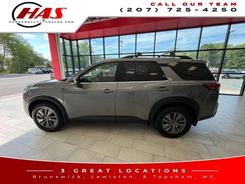 Used 2023 Nissan Pathfinder SV AWD/4WD image 2