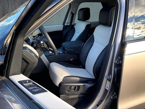 Certified 2025 Land Rover Discovery S image 21