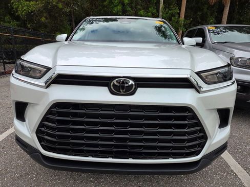 Used 2024 Toyota Grand Highlander XLE image 2