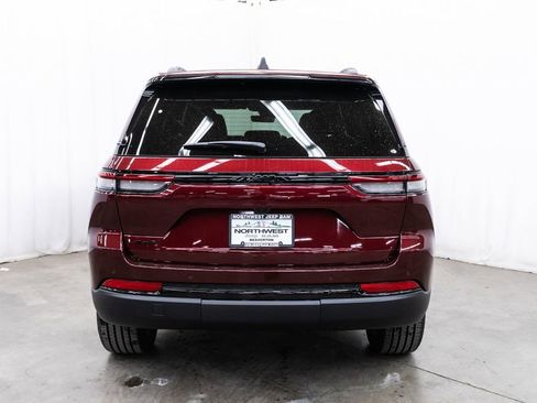 New 2025 Jeep Grand Cherokee 4WD image 5