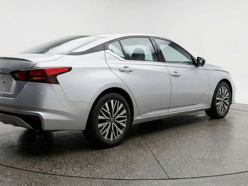 Used 2025 Nissan Altima 2.5 SV image 9