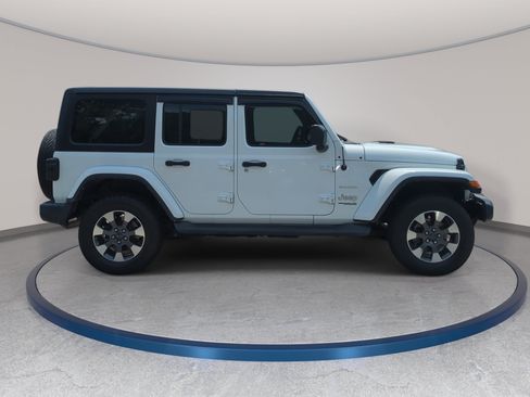 Used 2021 Jeep Wrangler Unlimited Sahara AWD/4WD image 4