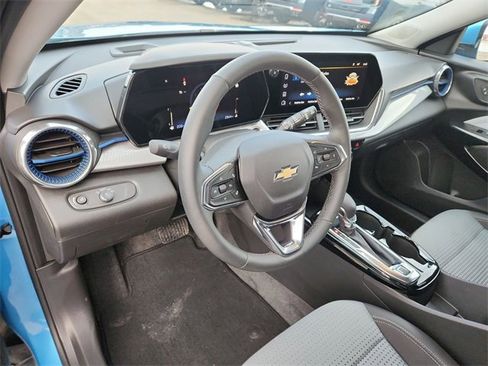 Certified 2025 Chevrolet Trax LT w/ LT Convenience Package image 10