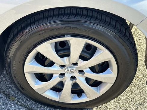 Used 2023 Toyota Corolla LE image 12