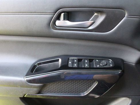 Used 2022 Nissan Pathfinder SV FWD image 36