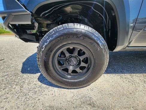 Used 2017 Toyota Tacoma TRD Off-Road w/ Tow Package image 32