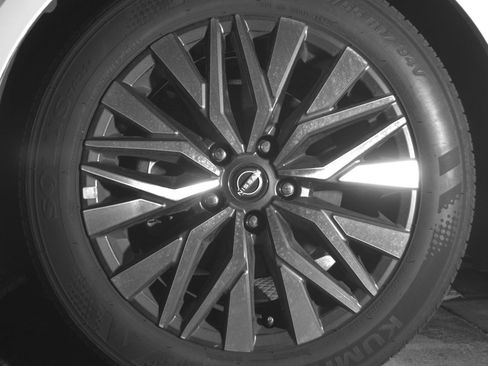 Used 2025 Nissan Altima 2.5 SV image 12