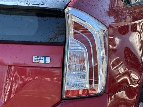 Used 2015 Toyota Prius Four image 9