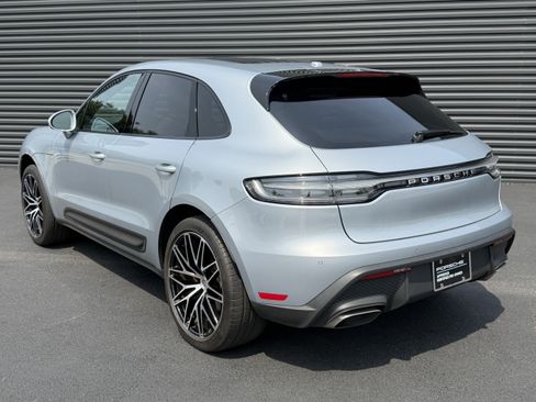 Used 2023 Porsche Macan AWD/4WD image 3