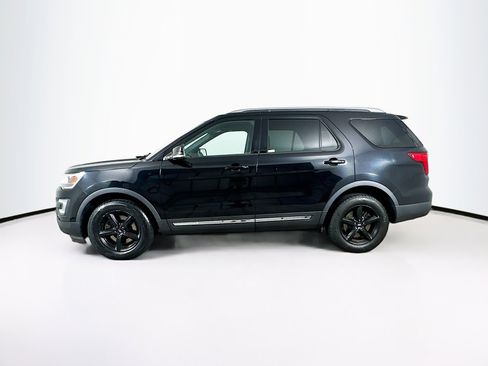 Used 2017 Ford Explorer XLT w/ Equipment Group 202A AWD/4WD image 4