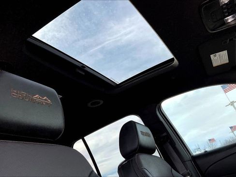 Used 2023 Chevrolet Traverse High Country image 17