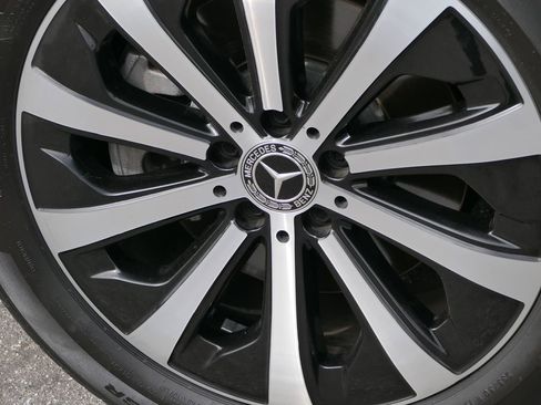 Used 2023 Mercedes-Benz GLB 250 image 11