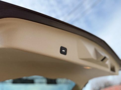 Used 2011 Cadillac SRX Luxury image 11