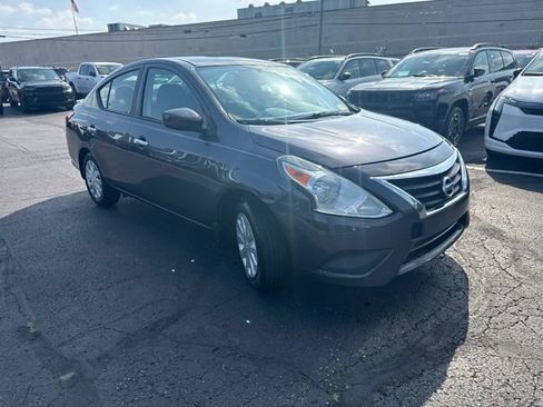 Used 2015 Nissan Versa SV FWD image 3