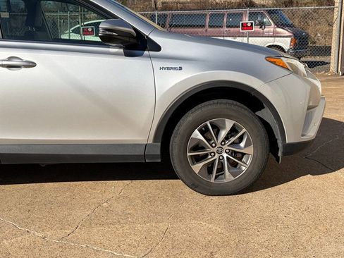 Used 2016 Toyota RAV4 XLE image 9