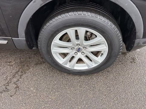 Used 2019 Ford Explorer XLT w/ Class II Trailer Tow Package image 42