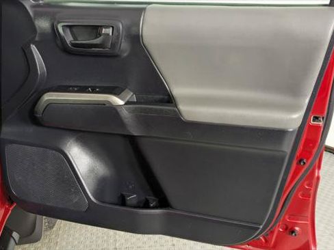 Used 2020 Toyota Tacoma SR5 RWD image 22