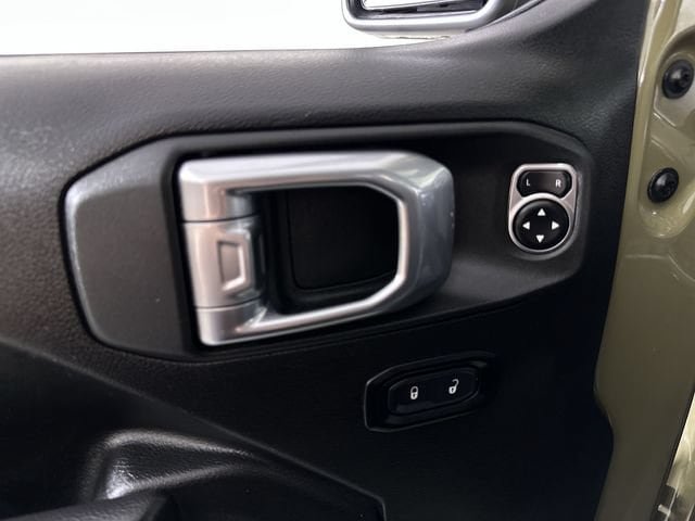Used 2025 Jeep Gladiator Sport AWD/4WD image 24