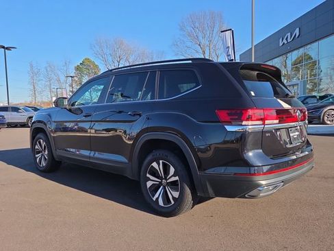 Used 2024 Volkswagen Atlas SE image 3