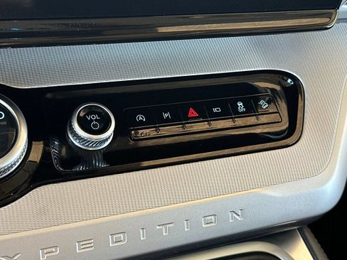 Used 2025 Ford Expedition Active AWD/4WD image 26