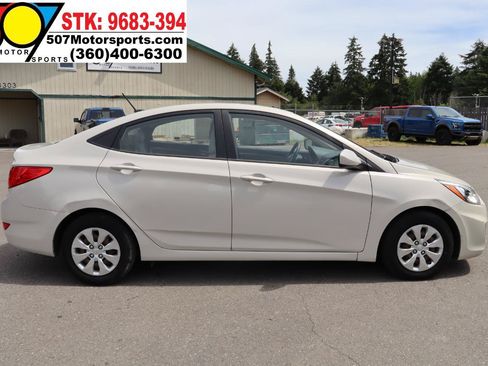 Used 2016 Hyundai Accent SE FWD image 3