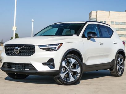 New 2026 Volvo XC40 B5 Plus w/ Protection Package Premier