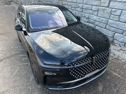 Used 2024 Lincoln Nautilus Premier w/ Equipment Group 102A image 7