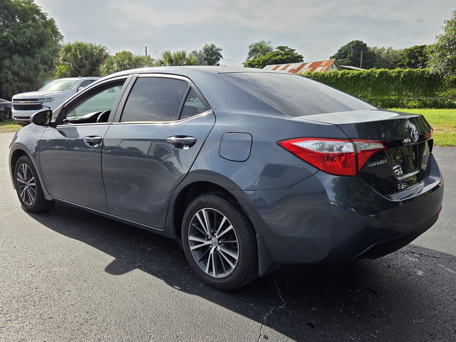 Used 2016 Toyota Corolla LE FWD image 3