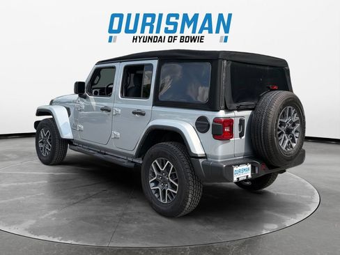 Used 2024 Jeep Wrangler Unlimited Sahara AWD/4WD image 4