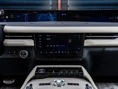 Used 2025 Lincoln Navigator Reserve image 25