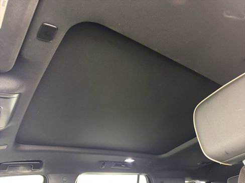 Used 2022 GMC Yukon SLT w/ SLT Premium Package image 34