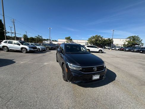 Used 2024 Volkswagen Tiguan SE R-Line AWD/4WD image 1