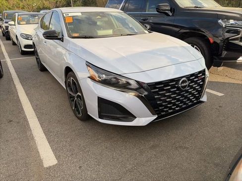 Used 2024 Nissan Altima 2.5 SR w/ SR Premium Package image 1