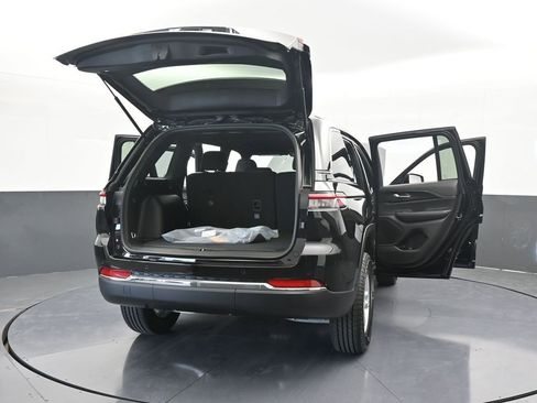 Used 2025 Jeep Grand Cherokee Laredo image 68